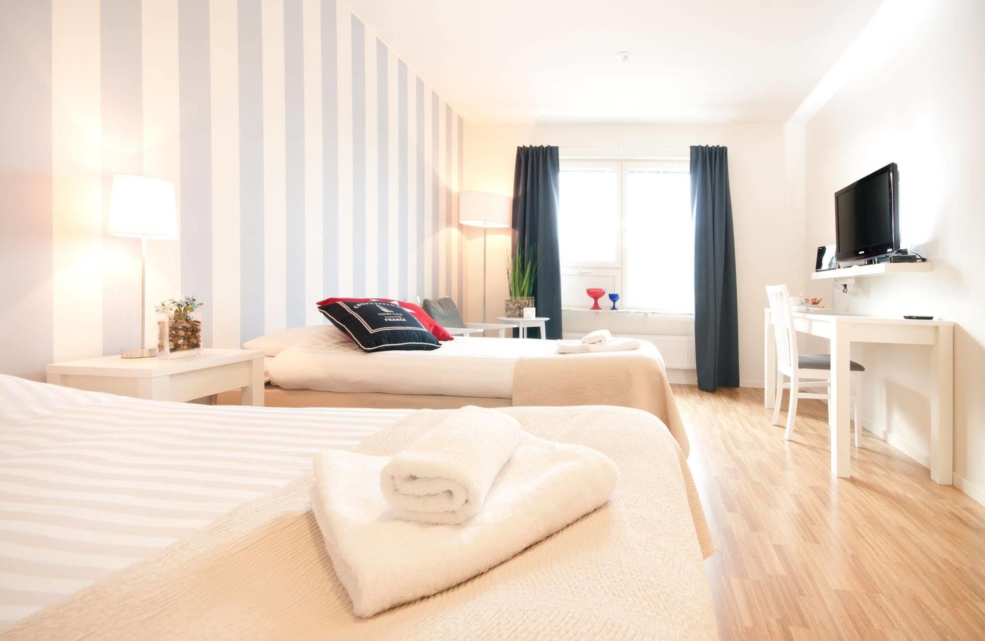 Attendo Park Hotell Huddinge Exterior foto
